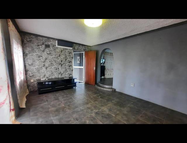 3 BEDROOM DUPLEX FOR SALE IN EASTBURY